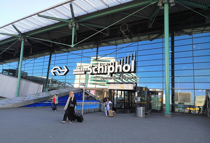 File:Amsterdam Schiphol Airport entry.jpg