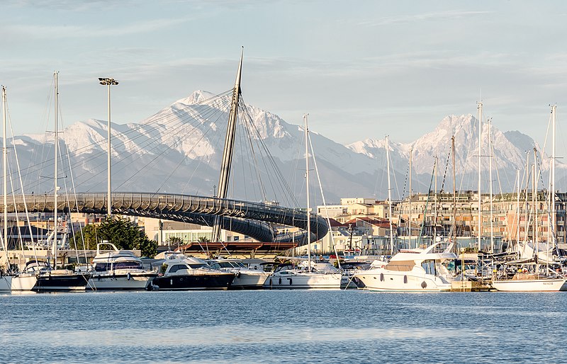 File:Marina di Pescara, December 2014.jpg